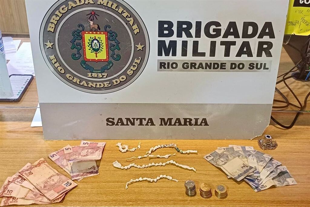 Jovem é preso por tráfico de drogas no Beco do Moinho, em Santa Maria