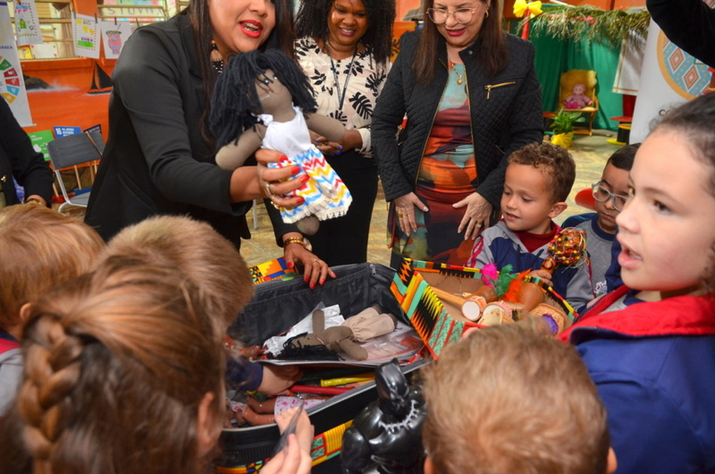 Mala ERER leva diversidade e valorização cultural para dentro das escolas