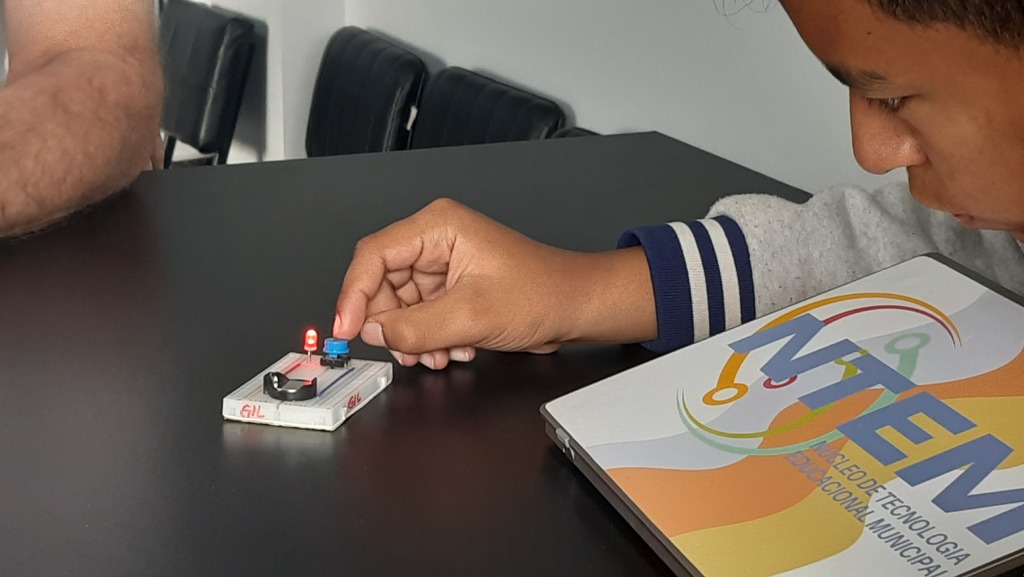 Aluno Monitor: tecnologia, protagonismo e impacto social nas escolas de Santa Maria