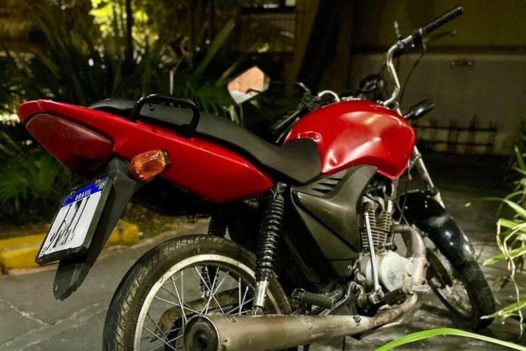 título imagem Motorista de aplicativo é chamado para corrida e tem a motocicleta roubada em assalto na zona oeste de Santa Maria