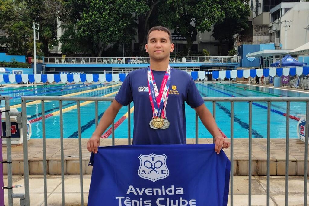 Nadador do Avenida Tênis Clube sobe ao pódio no Campeonato Estadual Júnior e Sênior de Natação