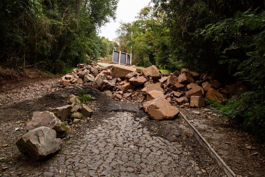 título imagem Licitação da Estrada do Perau entra na reta final: prefeitura quer liberar tráfego ainda este ano