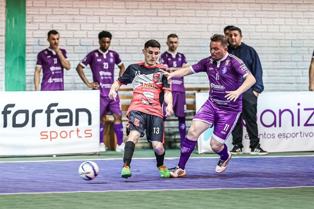 Foto: Gabriel Haesbaert (Minha Foto Em Jogo) - Competição reúne 12 times de futsal adulto masculino. Jogos são sempre no ginásio localizado no Bairro Tancredo Neves