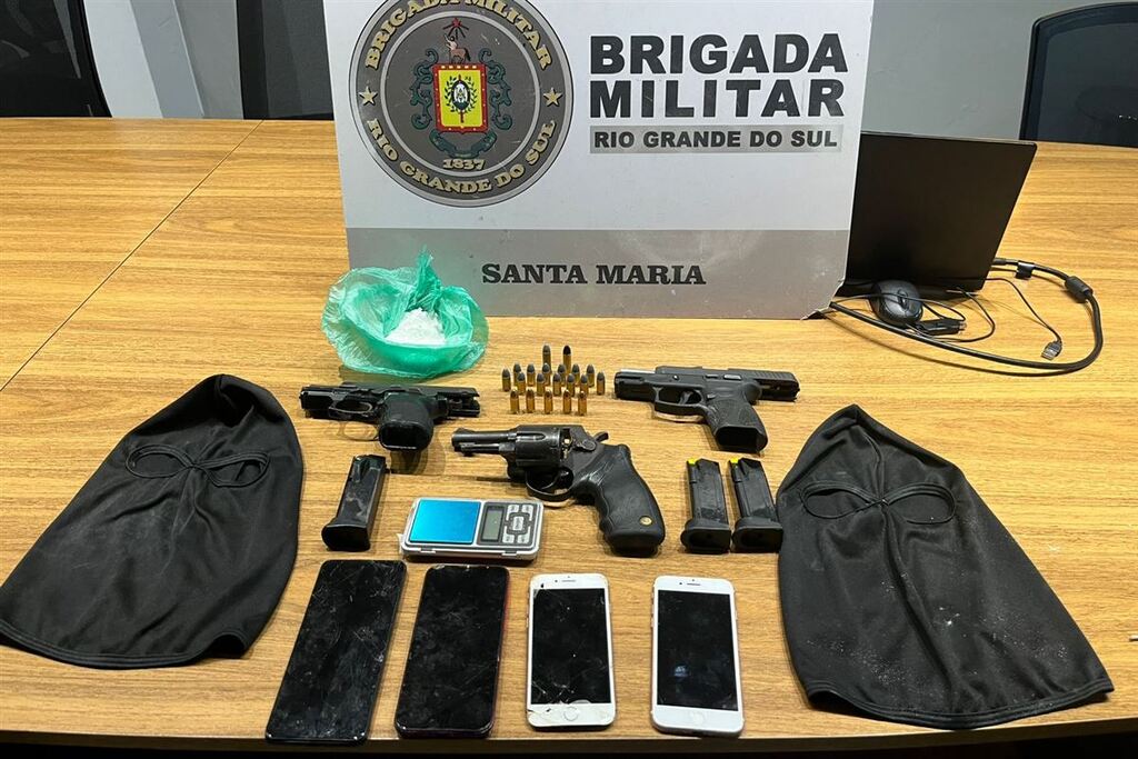 título imagem Após tiroteio, jovem é preso com armas e drogas em Santa Maria