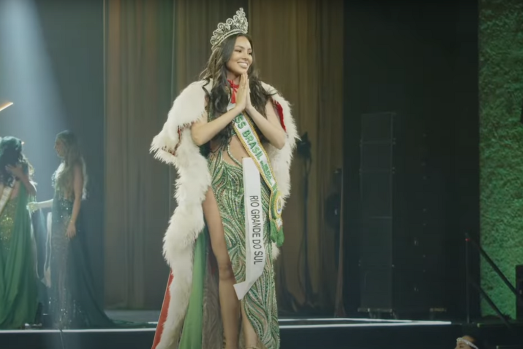 Foto: Reprodução - Momento da coroação na última quarta (8).