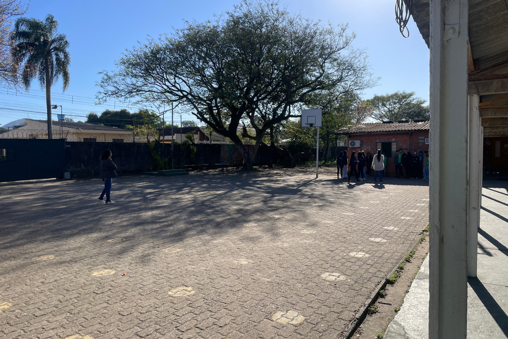 título imagem Pai denuncia falta de segurança e limpeza em escola estadual de Santa Maria após casos com cobra
