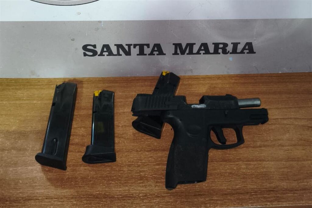 Após denúncia de disparos, Brigada Militar apreende pistola em Santa Maria