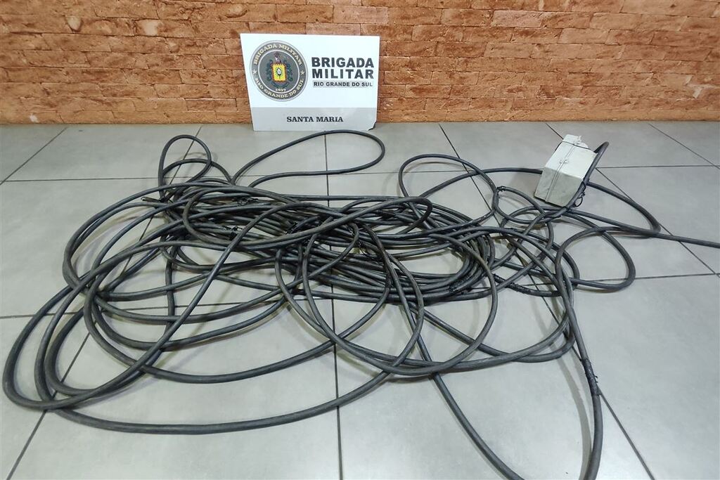 Jovem é preso por furto de fios no centro de Santa Maria