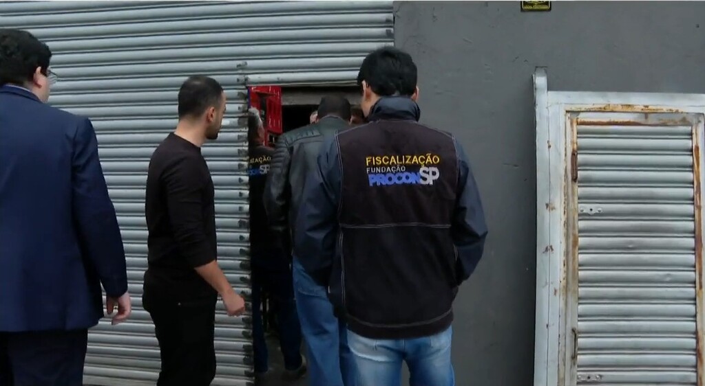 Polícia encontra fábrica clandestina que vendeu vodca com até 45% de metanol em São Paulo