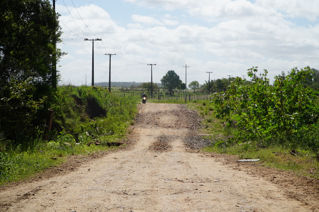 Moradores fazem apelo por solução para estrada em condições precárias nos fundos da Vila Maringá