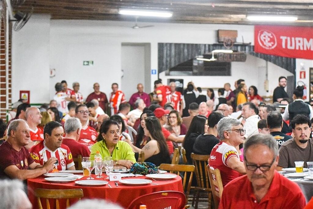 título imagem Jantar de comemoração do acesso do Inter-SM reuniu mais de 300 pessoas