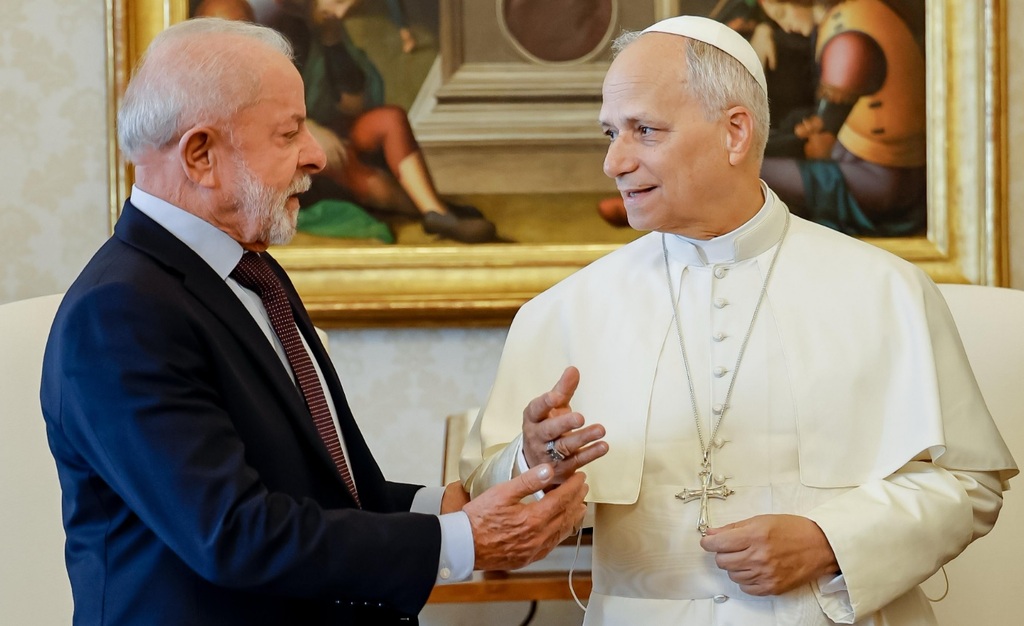 Lula se reúne com o papa Leão 14 no Vaticano e discute combate à fome e à desigualdade