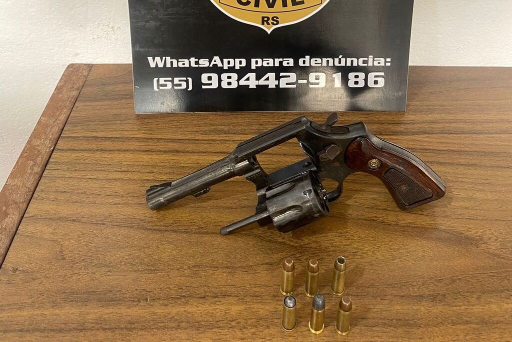 Em município da região, Polícia Civil apreende arma e prende suspeito de ameaçar mulher