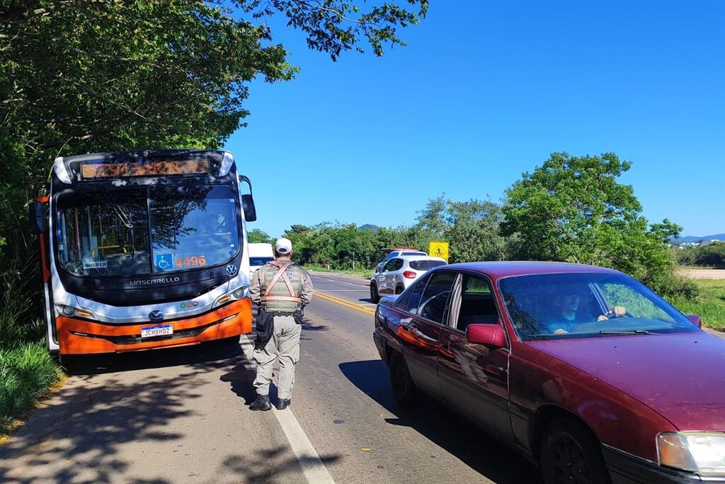 título imagem Menor é atropelado por ônibus do transporte coletivo na Faixa Nova de Camobi