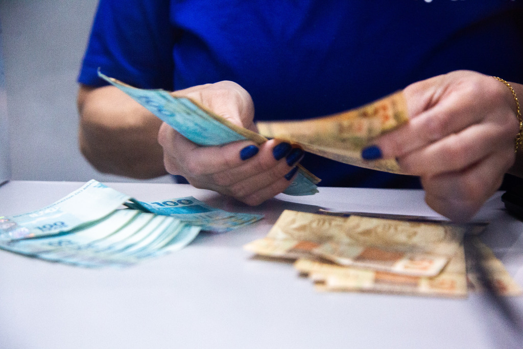 Lote extra do abono salarial será pago nesta quarta-feira; saiba quem tem direito