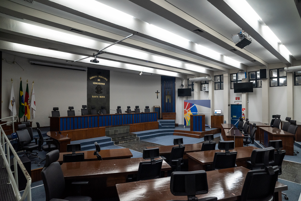 Câmara de Santa Maria adia decisão sobre projeto que extingue 21 cargos