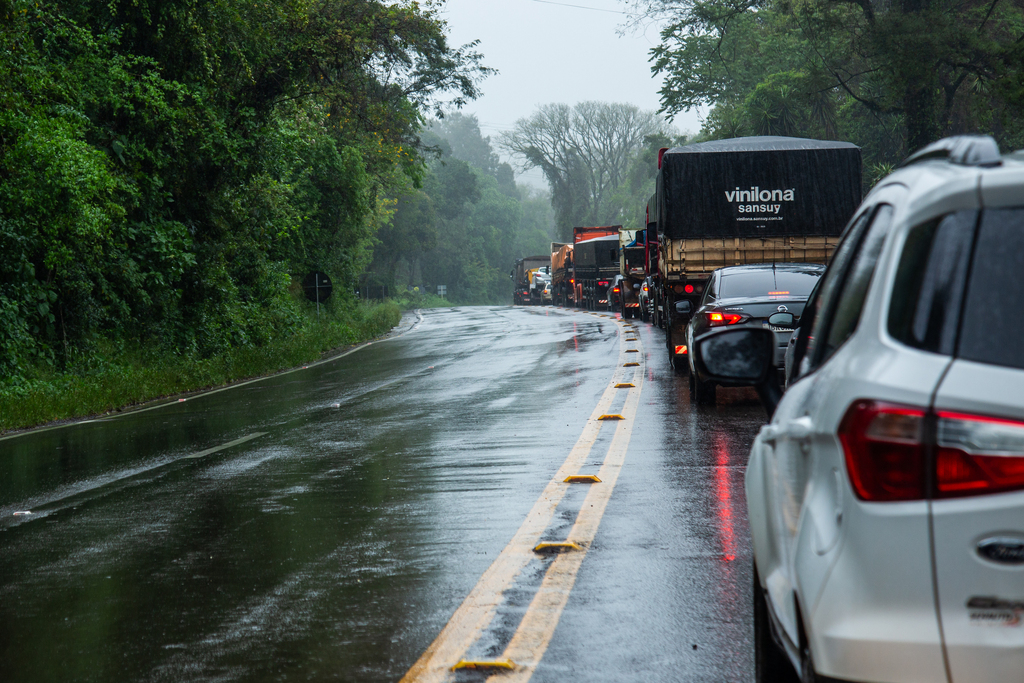 Dnit prevê alívio para motoristas na BR-158 com redução de pare e siga a partir da próxima semana; no futuro, rodovia terá terceira faixa na descida