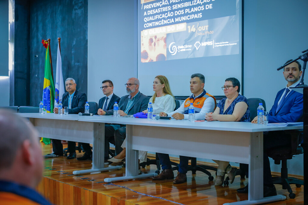 título imagem Prevenção e enfrentamento de desastres é tema de seminário do Ministério Público do Estado em Santa Maria