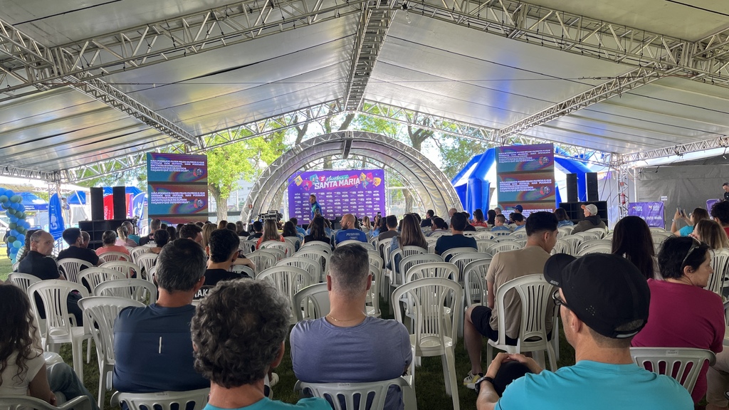 Véspera de maratona tem palestra de Fabiano Peçanha e movimenta o campo da Brigada Militar em Santa Maria