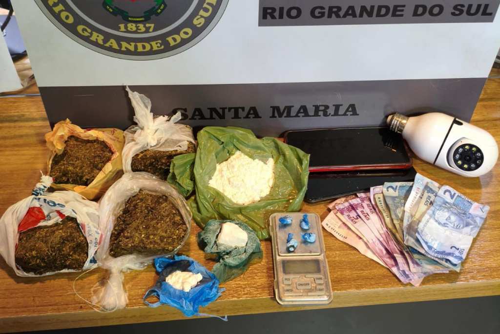 Mulher é presa por tráfico de drogas pela segunda vez no mesmo endereço em Santa Maria