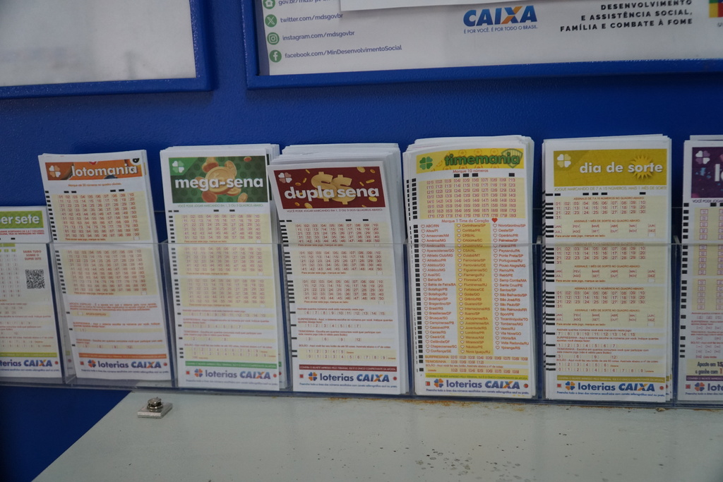 título imagem Mega-Sena acumula e prêmio vai a R$ 76 milhões; seis apostas de Santa Maria faturam a quadra