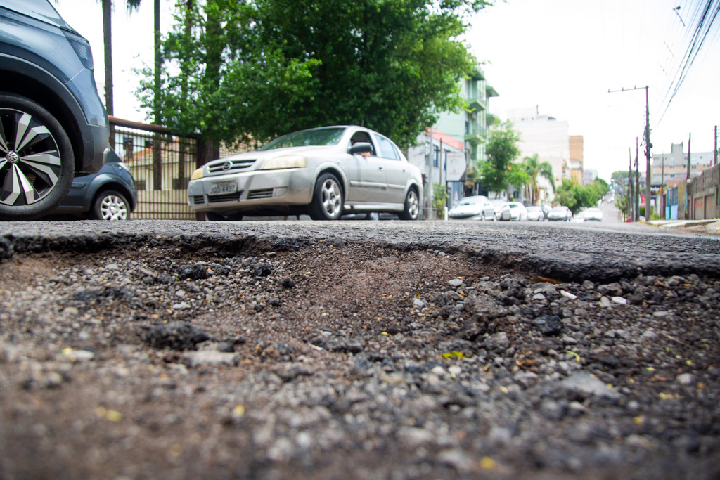 Foto: Beto Albert (Arquivo Diário) - Buracos e ondulações na via são principais reclamações dos motoristas