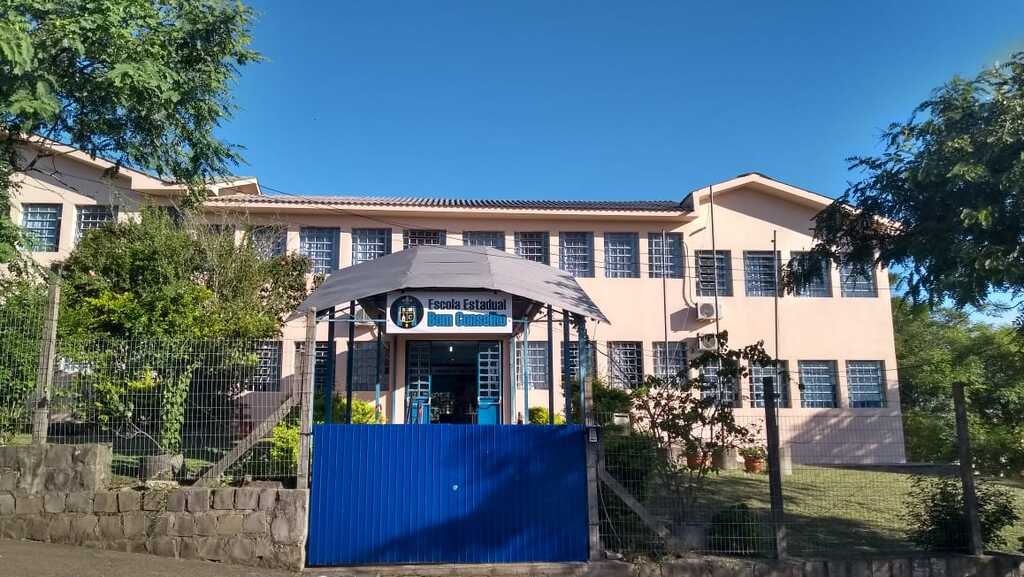 título imagem Mais de 10 escolas estaduais da região terão cursos técnicos junto ao ensino em tempo integral a partir de 2026