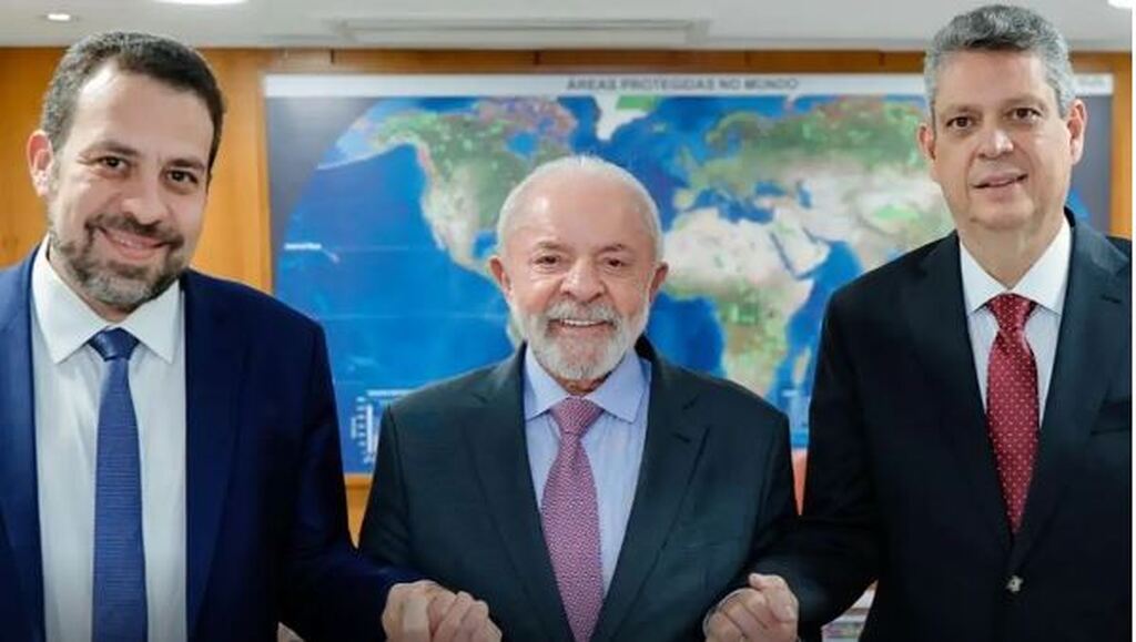 Foto: Ricardo Stuckert (Presidência da República) - O deputado federal Guilherme Boulos (à esq.), do PSol, assumiu no lugar de Márcio Macêdo (à dir.)