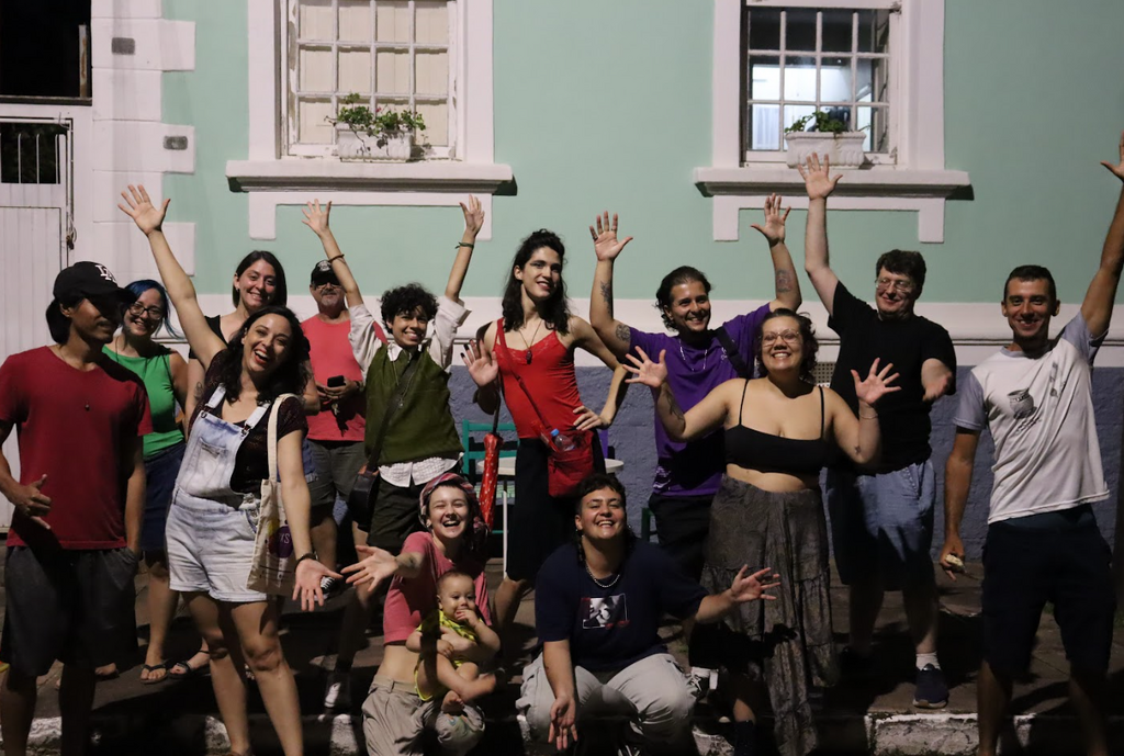 título imagem Sarau dxs Atrevidxs inicia nova série de eventos culturais em Santa Maria com literatura, teatro e poesia