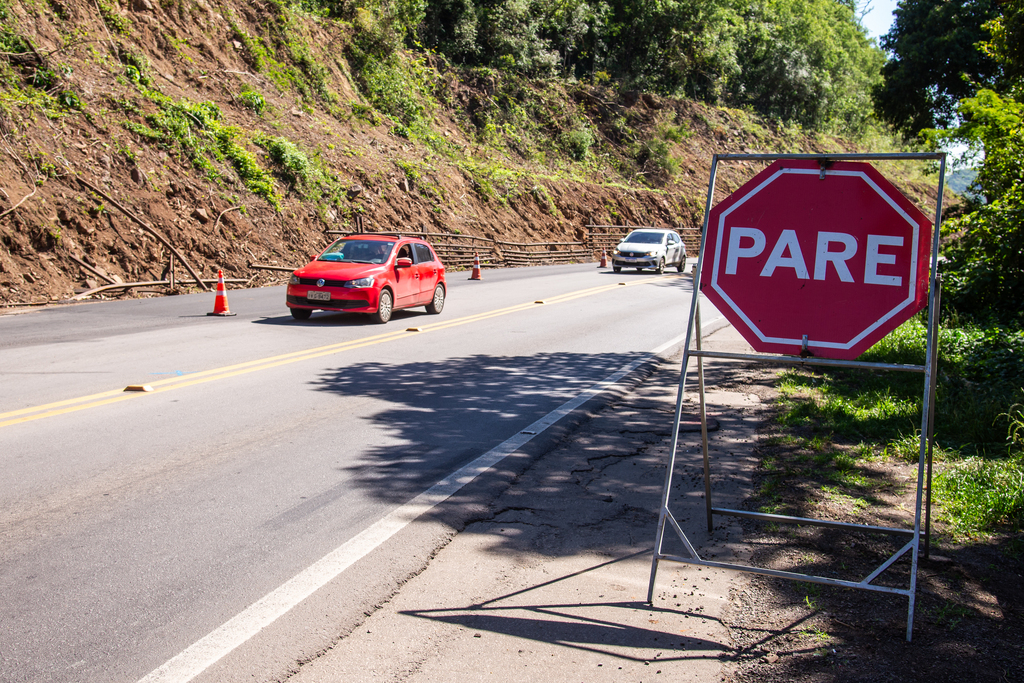 título imagem Pavimentação atrasa mudança no pare e siga da BR-158