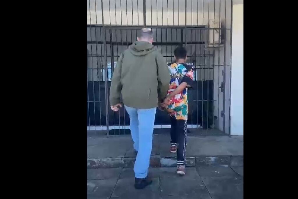 Jovem ameaça o próprio pai e o irmão de morte e acaba preso em cidade da região