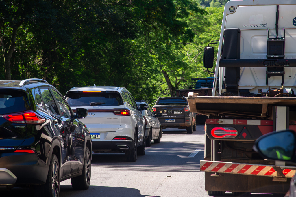 Moradores de Itaara enfrentam filas e prejuízos com obras na BR-158