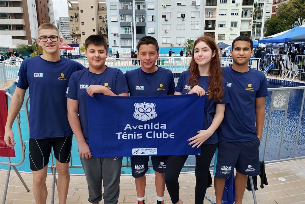 Nadadores do ATC conquistam medalhas no Torneio Infantil a Sênior em Porto Alegre