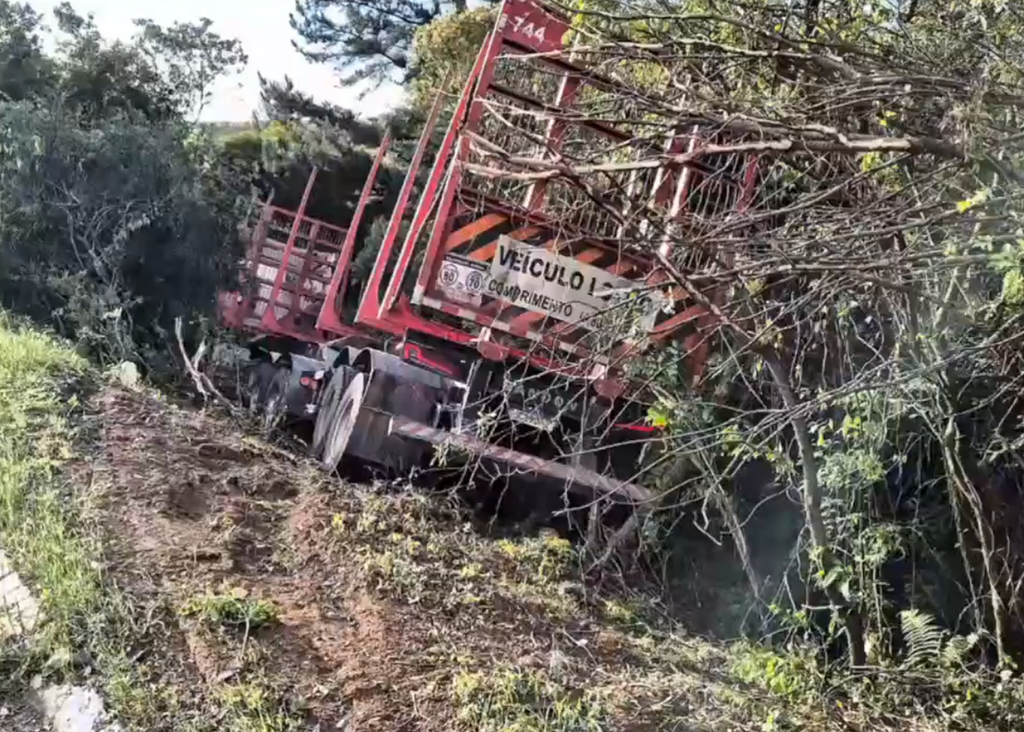 Motociclista morre em acidente com caminhão na BR-290, em São Gabriel