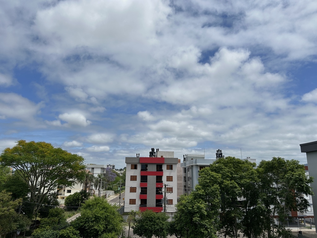 título imagem Semana começa com sol, mas frente fria traz tempo úmido e tardes geladas