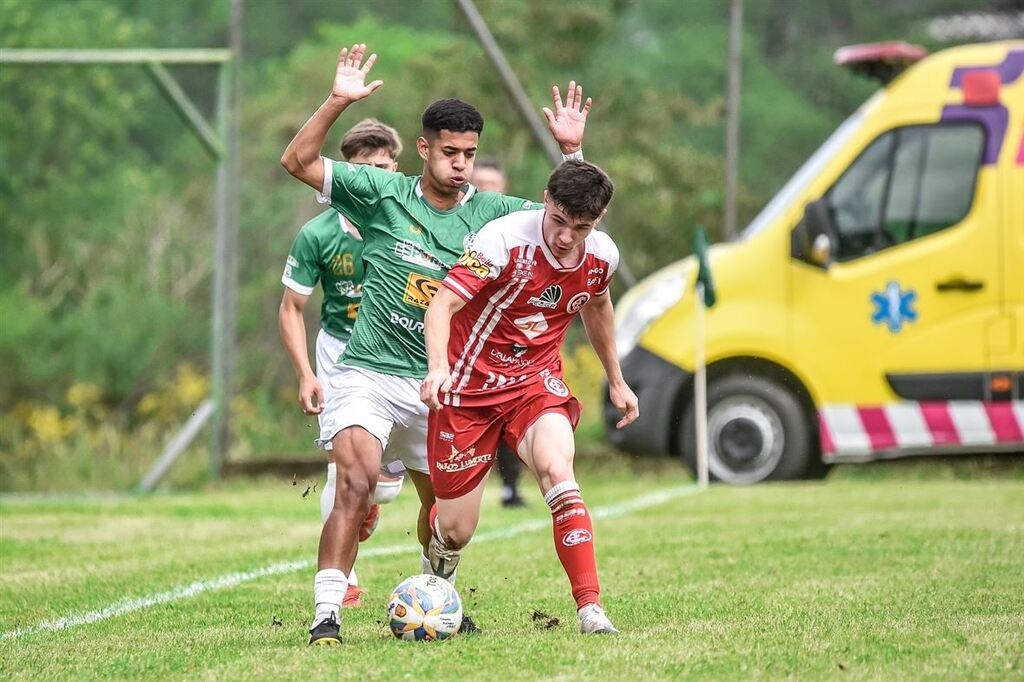 título imagem Inter-SM sofre gol nos acréscimos e perde jogo de ida da decisão contra o Gaúcho