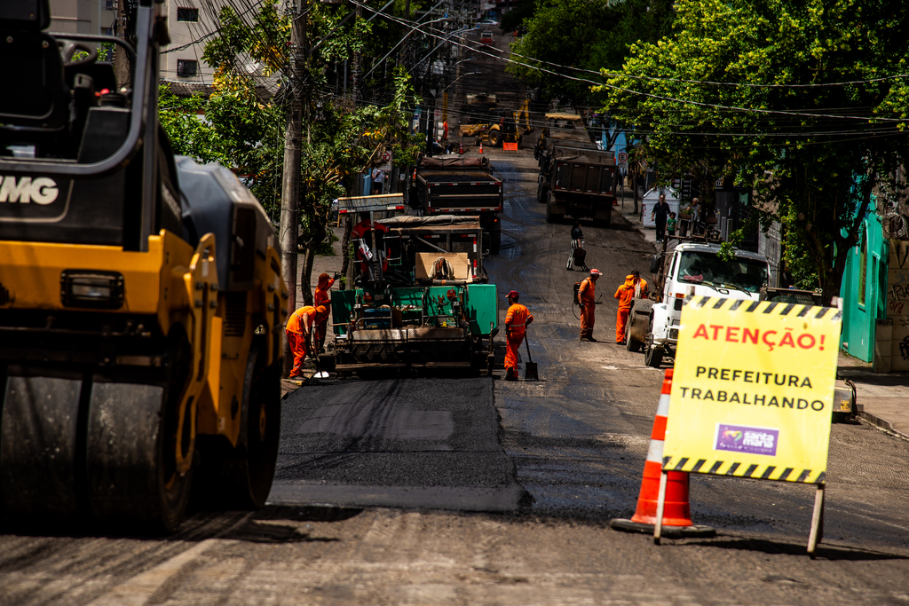 Trecho da Rua Duque de Caxias é liberado após obras de recapeamento