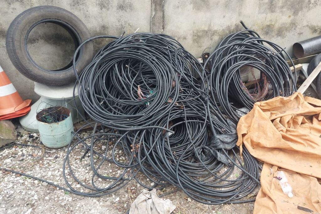 Operação contra receptação de fios resulta em duas prisões em Santa Maria