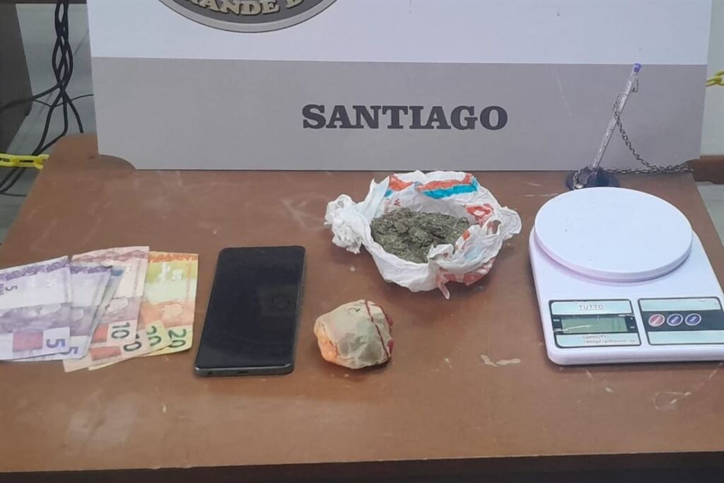 título imagem Jovem é preso com duas porções de maconha em Santiago