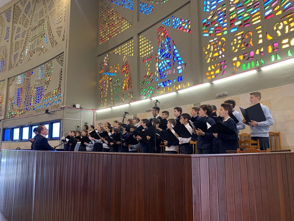 Galeria de imagens: O coral da Escola Mater Educatrix fez a animação da missa