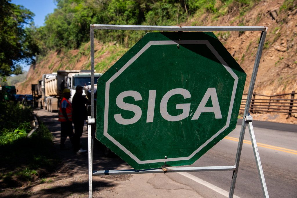 título imagem Dnit suspenderá sistema “pare e siga” na BR-158 a partir da próxima segunda-feira; veja como funcionará o processo