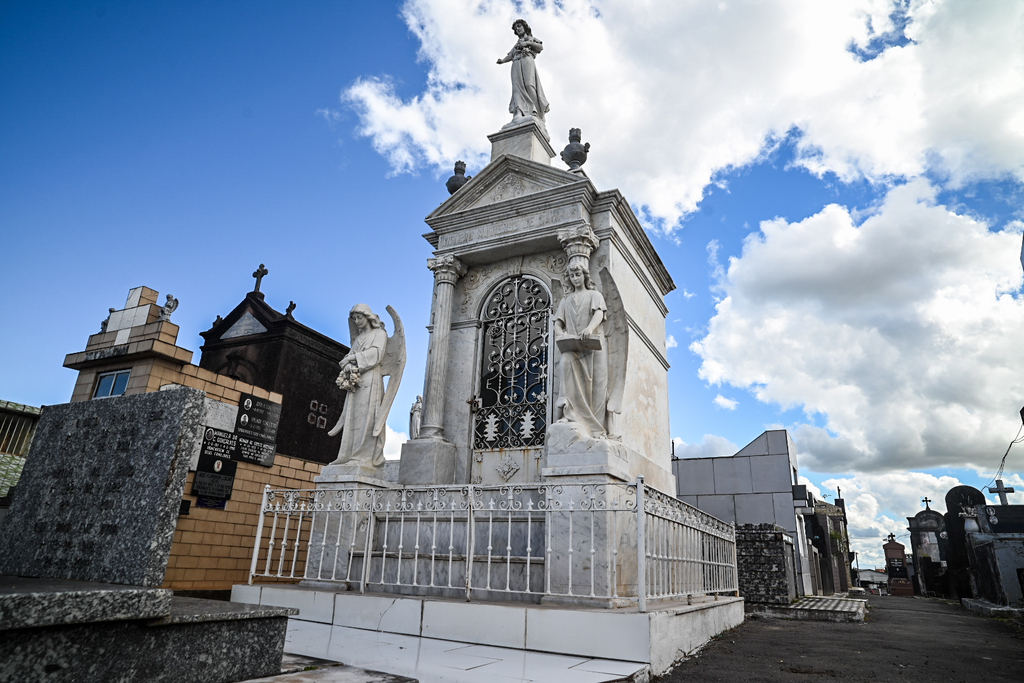 Foto: Vinicius Becker - Túmulo de Antero Mariense de Campos é um dos jazigos que mais destaca a arte tumular no Ecumênico