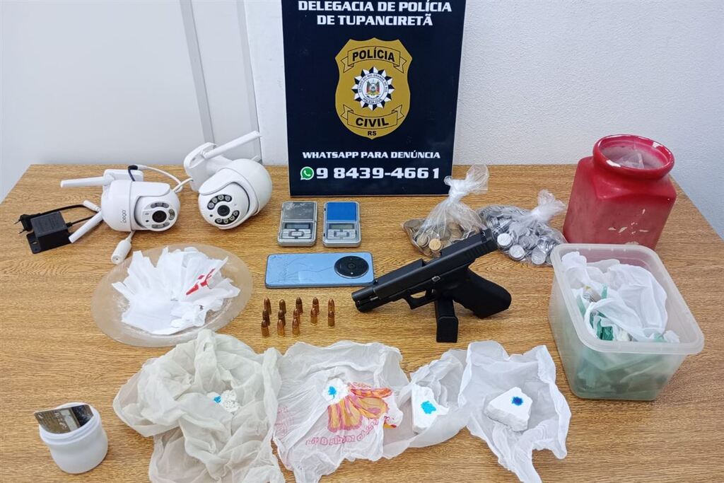 título imagem Homem é preso com drogas e arma de uso restrito durante ação da Polícia Civil em Tupanciretã