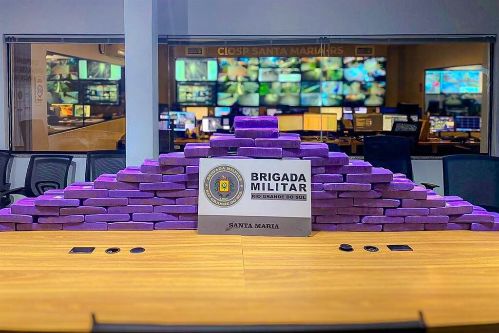 Após perseguição policial, homem é preso com mais de 100 quilos de drogas e carro clonado em Santa Maria