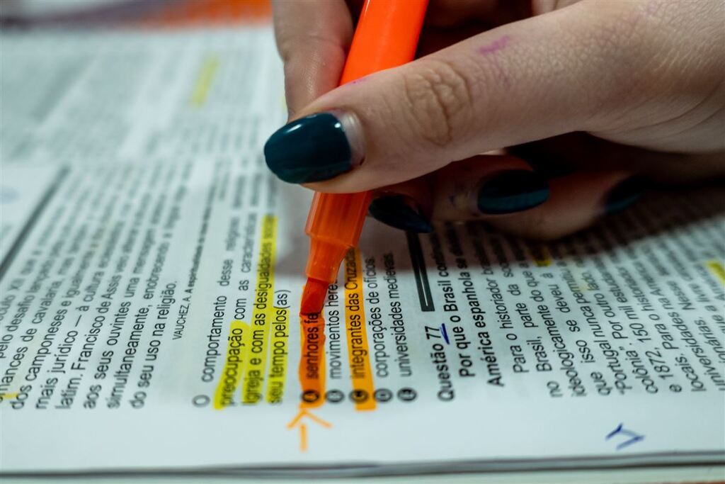 título imagem Expectativa e ansiedade marcam início do Enem para cerca de 10 mil candidatos em Santa Maria