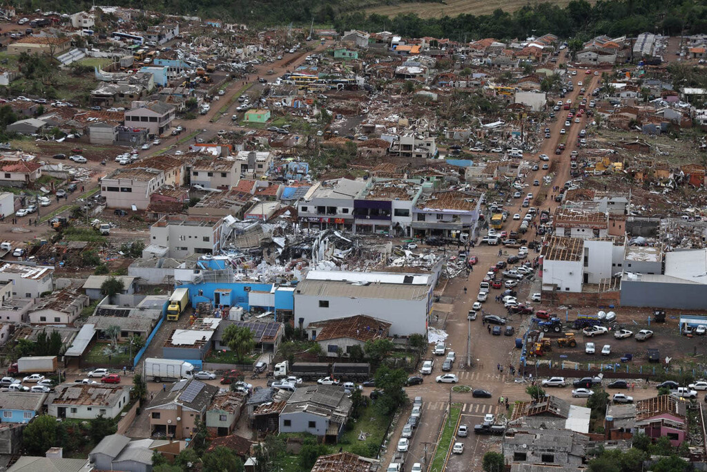título imagem Tornado no Paraná deixa seis mortos e mais de 700 imóveis destruídos