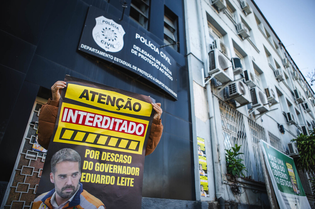 Foto: Joana Berwanger/Ugeirm - Em outubro, Palácio da Polícia em Porto Alegre foi interditado simbolicamente, para denunciar descaso do governo