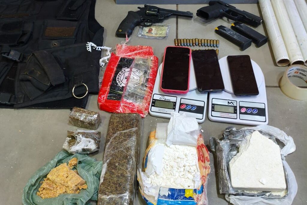 Jovem é preso com armas e entorpecentes em Santa Maria