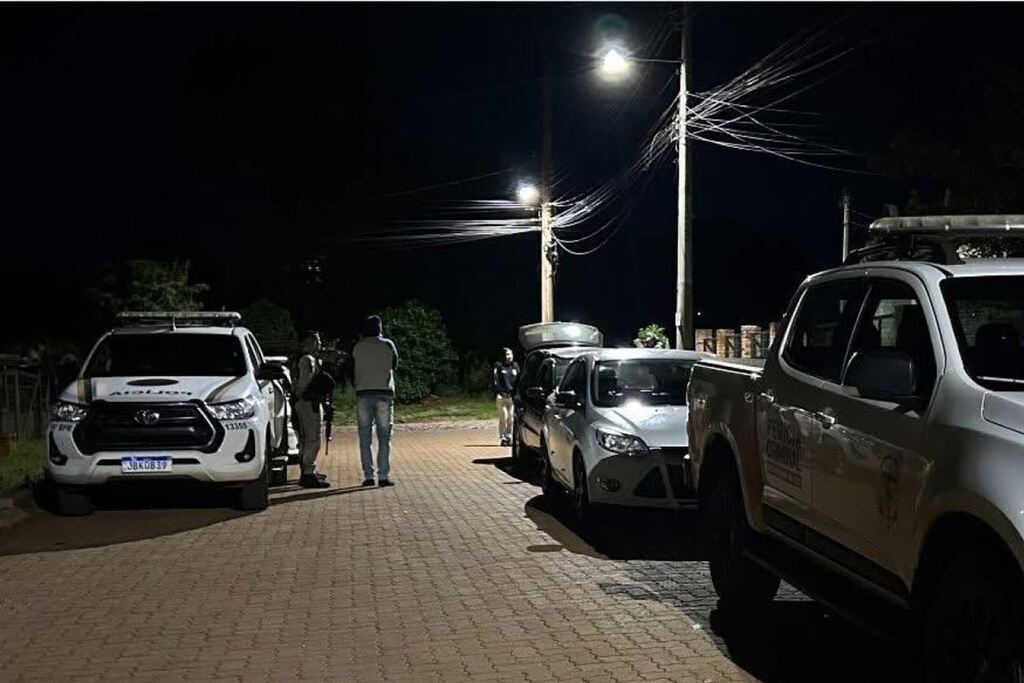 Homem é morto a tiros ao atender portão de casa em Cruz Alta