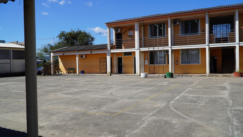 EMEF Santa Helena retoma aulas e número de escolas municipais em greve total cai para seis em Santa Maria